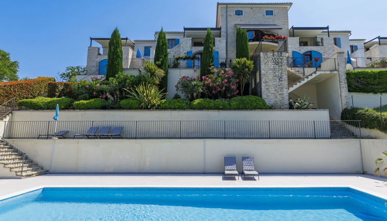Foto 1 - Casa de 3 quartos em Buje com piscina e jardim