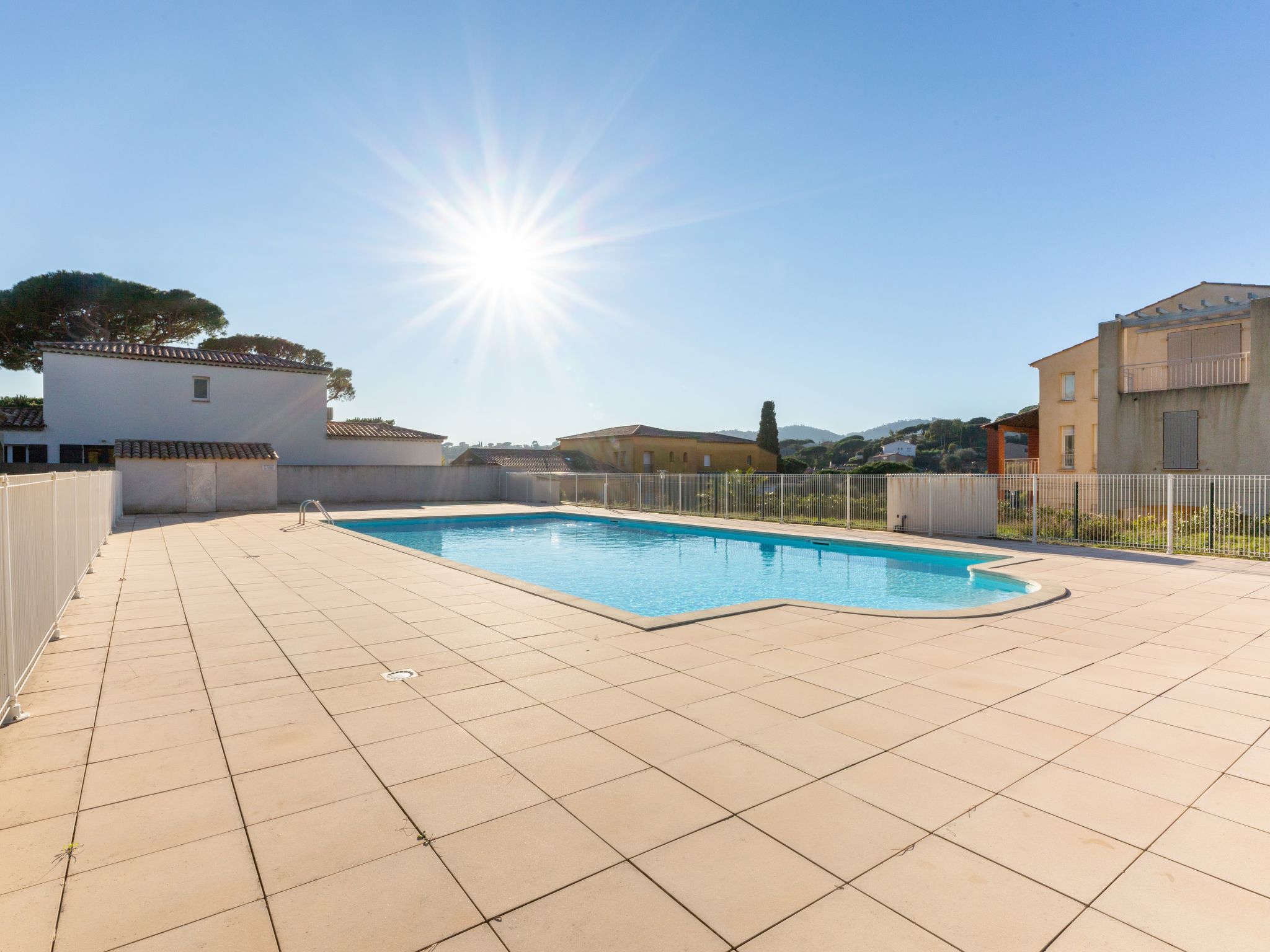 Foto 16 - Apartamento de 2 quartos em Roquebrune-sur-Argens com piscina e vistas do mar