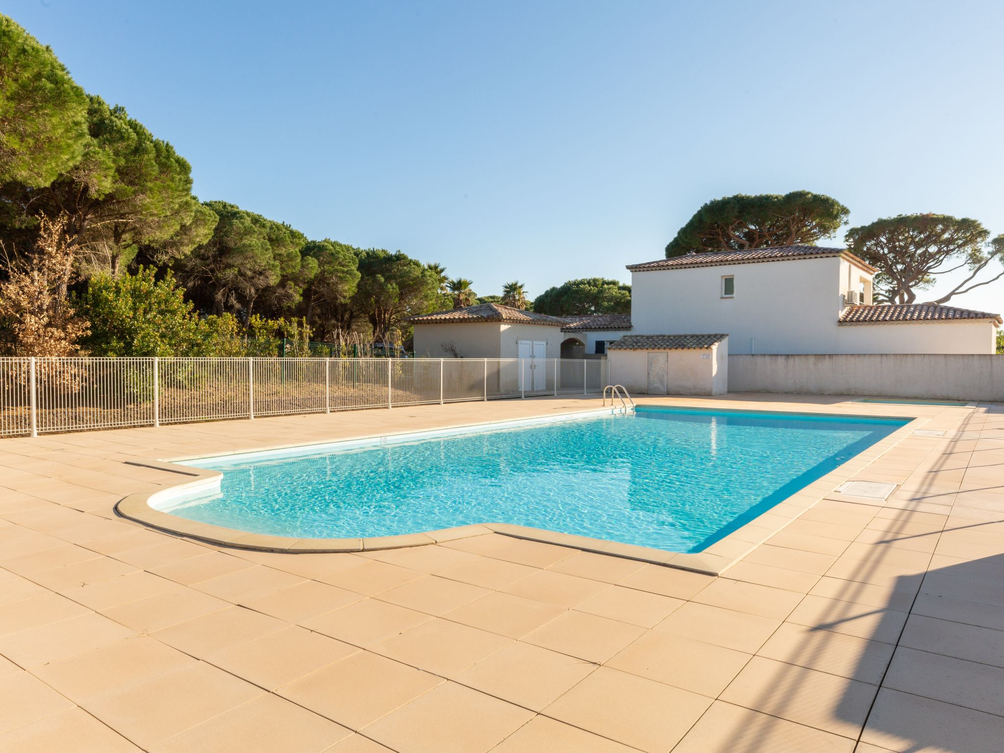 Foto 17 - Apartamento de 2 habitaciones en Roquebrune-sur-Argens con piscina y vistas al mar