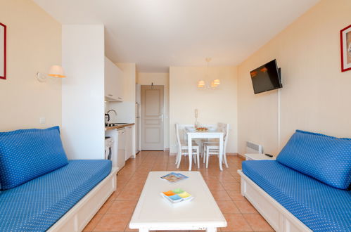Foto 7 - Apartamento de 1 quarto em Roquebrune-sur-Argens com piscina e vistas do mar