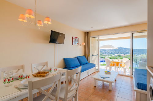 Foto 4 - Apartamento de 1 habitación en Roquebrune-sur-Argens con piscina y vistas al mar