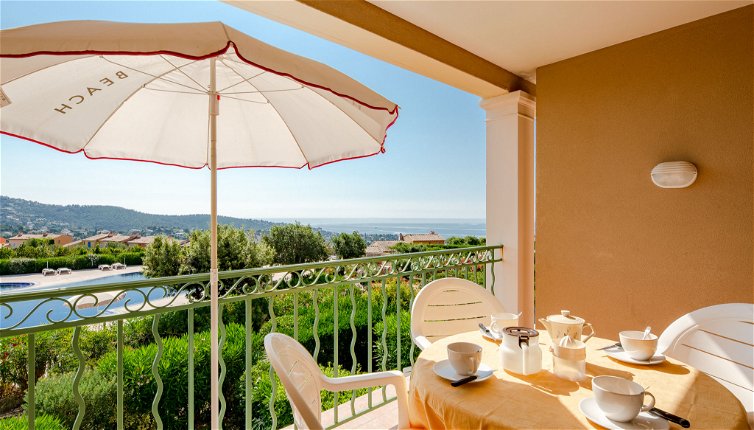 Foto 1 - Apartamento de 1 habitación en Roquebrune-sur-Argens con piscina y vistas al mar