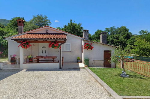 Foto 1 - Casa con 2 camere da letto a Pićan con piscina privata e giardino