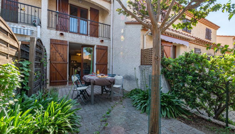 Photo 1 - Maison de 2 chambres à Saint-Cyprien avec terrasse et vues à la mer