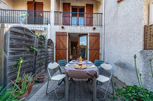 Photo 20 - Maison de 2 chambres à Saint-Cyprien avec terrasse et vues à la mer