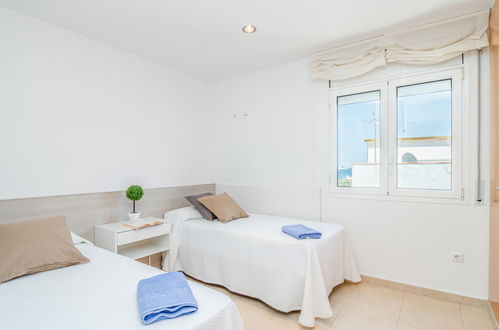 Foto 5 - Appartamento con 2 camere da letto a Roses con vista mare