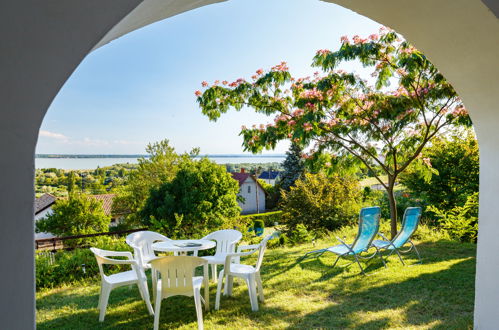 Photo 3 - Maison de 3 chambres à Vonyarcvashegy avec terrasse