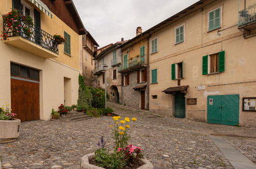 Photo 3 - Appartement de 2 chambres à Maccagno con Pino e Veddasca avec terrasse et vues sur la montagne