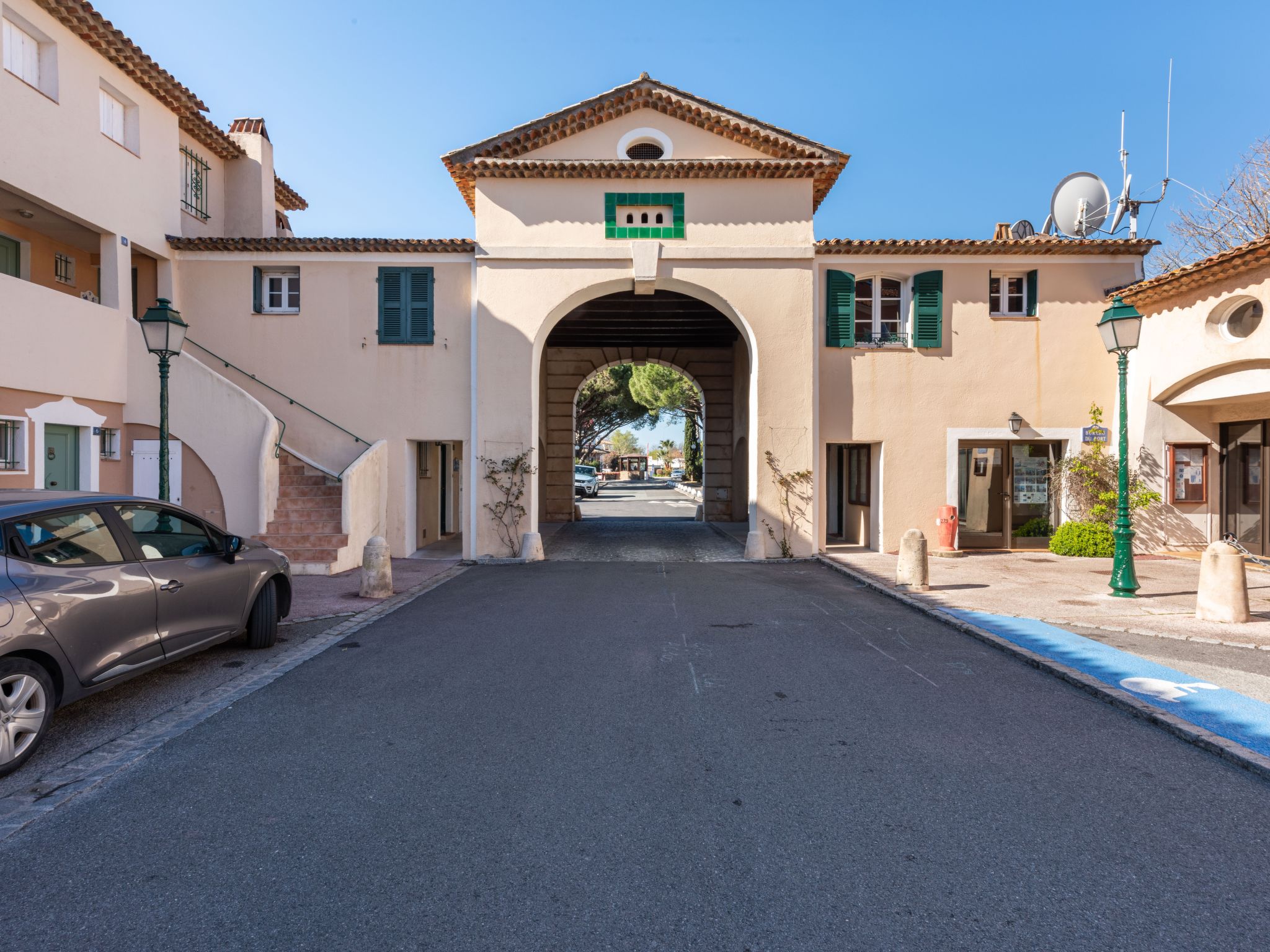 Photo 22 - 1 bedroom Apartment in Grimaud with terrace and sea view