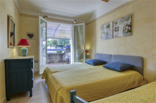 Foto 23 - Casa con 3 camere da letto a Six-Fours-les-Plages con giardino e vista mare