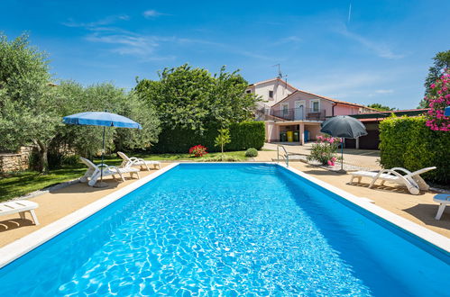 Photo 1 - Maison de 3 chambres à Sveti Lovreč avec piscine privée et vues à la mer