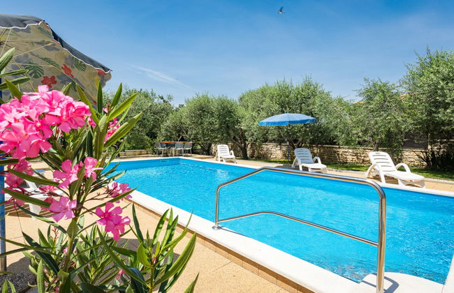 Casa de 4 quartos em Sveti Lovreč com piscina privada e jardim - Foto 33