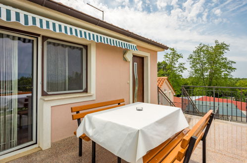 Photo 28 - Maison de 3 chambres à Sveti Lovreč avec piscine privée et jardin