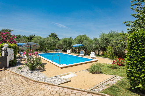 Foto 8 - Casa con 3 camere da letto a Sveti Lovreč con piscina privata e giardino