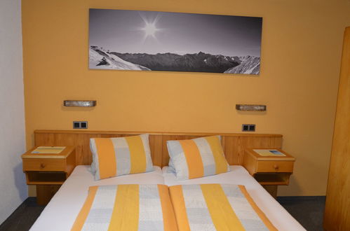 Foto 15 - Appartamento con 4 camere da letto a Kappl con vista sulle montagne