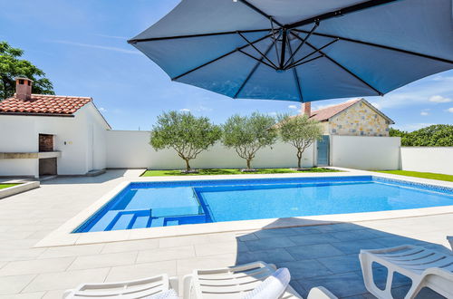 Photo 2 - Maison de 3 chambres à Benkovac avec piscine privée et jardin