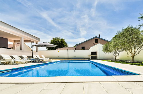 Foto 3 - Casa de 3 quartos em Benkovac com piscina privada e jardim