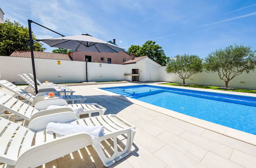 Photo 28 - Maison de 3 chambres à Benkovac avec piscine privée et jardin