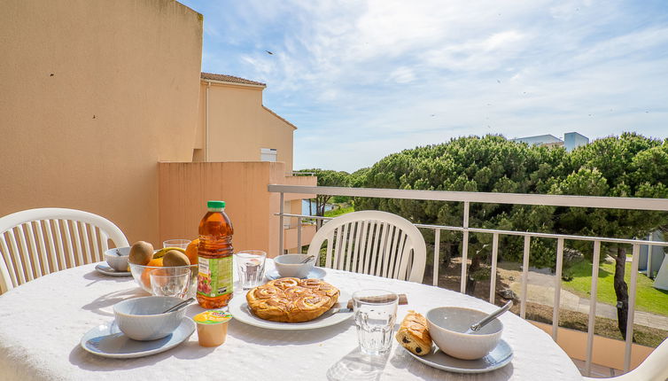 Foto 1 - Appartamento con 2 camere da letto a Le Grau-du-Roi con piscina e vista mare