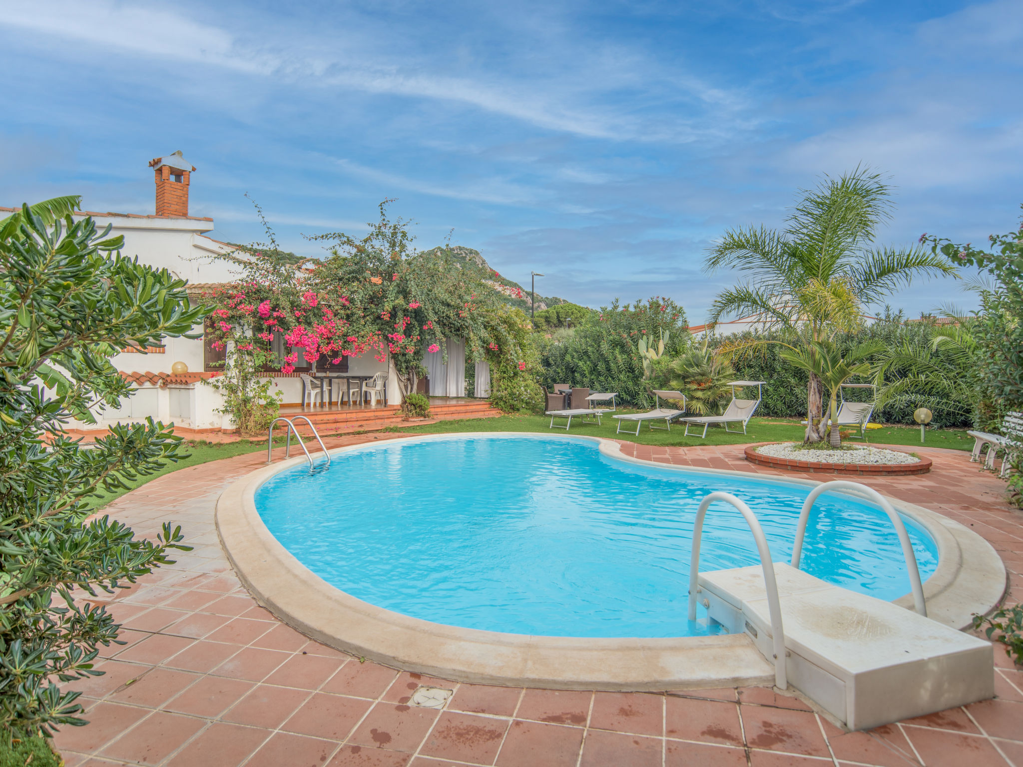 Photo 2 - Maison de 4 chambres à Muravera avec piscine privée et vues à la mer