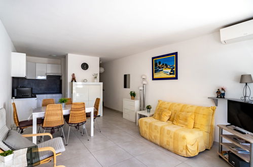 Foto 6 - Apartamento de 1 habitación en Le Lavandou con vistas al mar