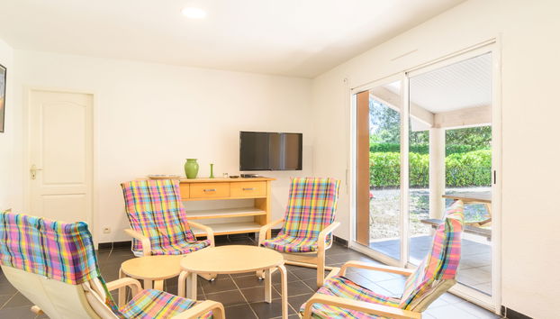 4 bedroom House in Saint-Julien-en-Born with garden and terrace - Photo 4
