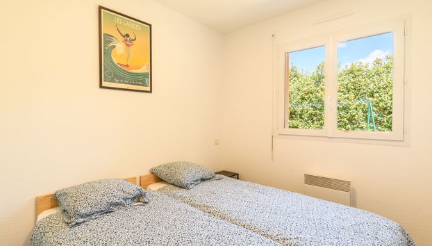 4 bedroom House in Saint-Julien-en-Born with garden and terrace - Photo 5