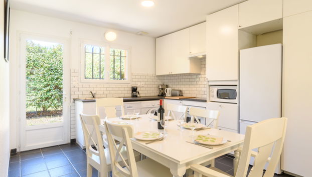 4 bedroom House in Saint-Julien-en-Born with garden and terrace - Photo 3