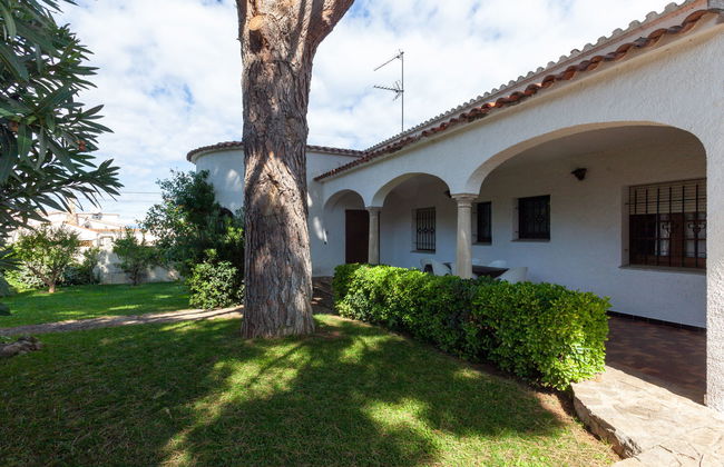 Casa de 4 quartos em l'Escala com piscina privada e jardim - Foto 18