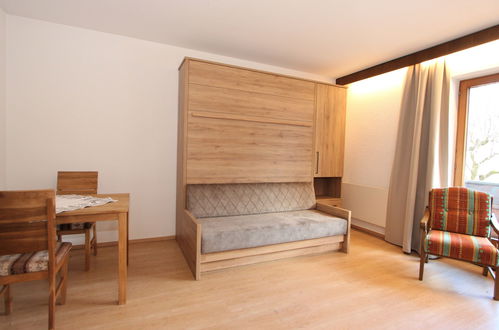 Foto 10 - Apartamento em Fügen com jardim e sauna