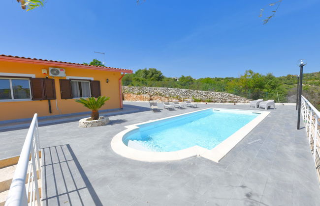 Casa de 5 quartos em Floridia com piscina privada e jardim - Foto 24