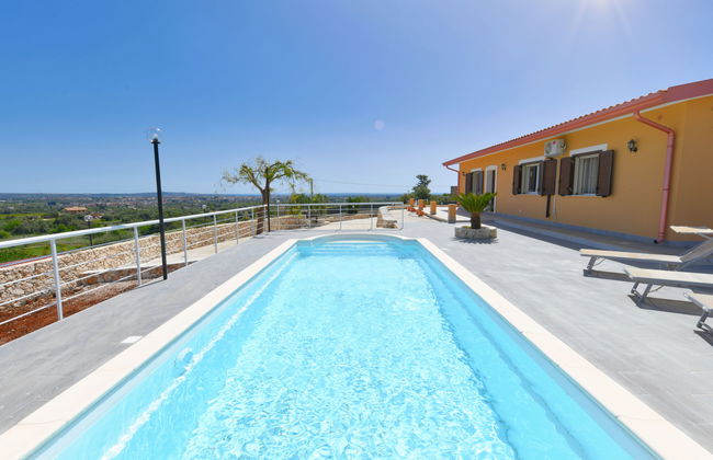 Casa de 5 quartos em Floridia com piscina privada e jardim - Foto 23