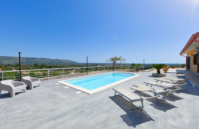 Casa de 5 quartos em Floridia com piscina privada e jardim - Foto 3