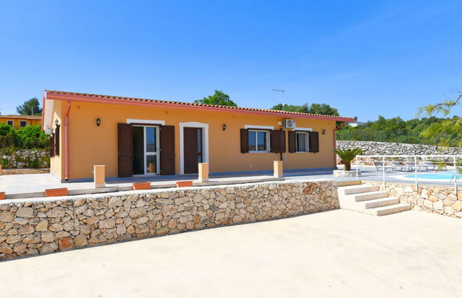 Casa de 5 quartos em Floridia com piscina privada e jardim - Foto 27