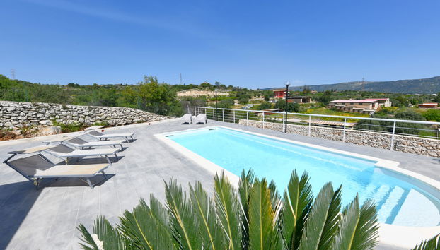 Casa de 5 quartos em Floridia com piscina privada e jardim - Foto 2