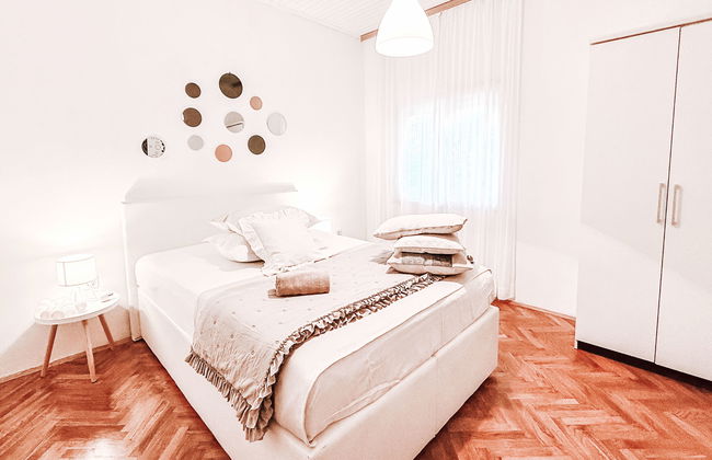 Casa de 4 quartos em Jasenice com jardim - Foto 16