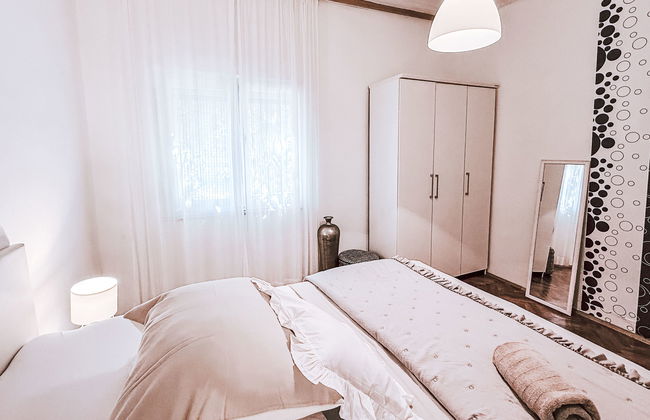 Casa de 4 quartos em Jasenice com jardim - Foto 19