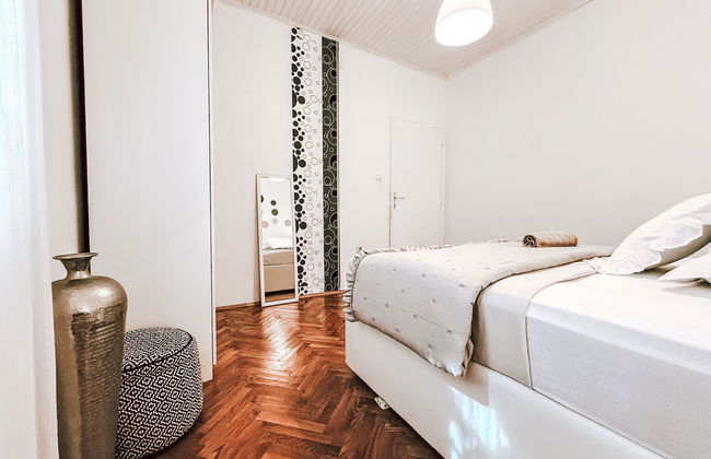 Casa de 4 quartos em Jasenice com jardim - Foto 17