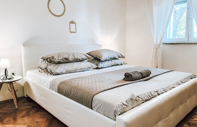 Casa de 4 quartos em Jasenice com jardim - Foto 9