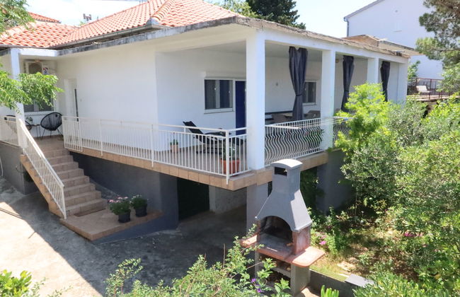 Casa de 4 quartos em Jasenice com jardim - Foto 38