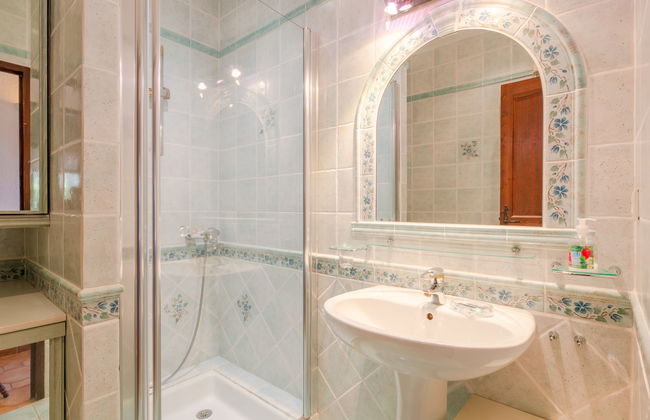 Casa de 4 quartos em Grimaud com piscina privada e jardim - Foto 23