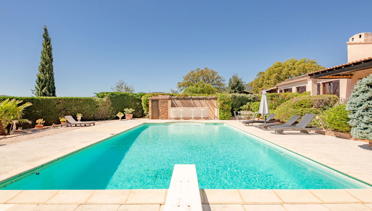 Casa de 4 quartos em Grimaud com piscina privada e jardim - Foto 1