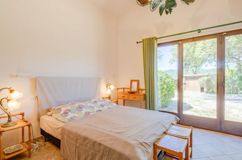 Foto 15 - Casa con 3 camere da letto a Grimaud con piscina privata e vista mare