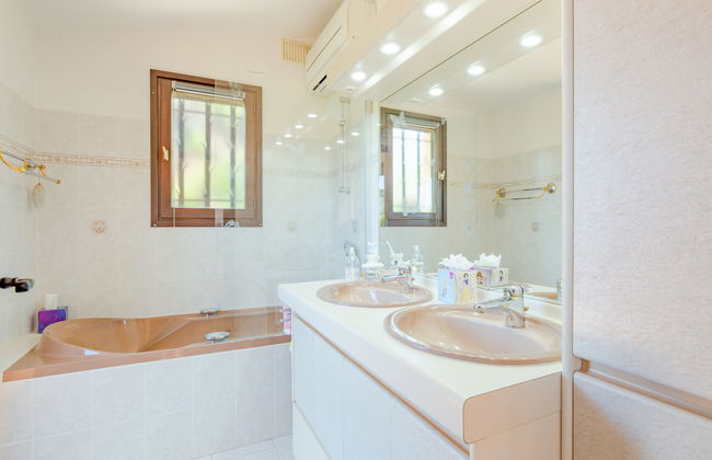 Casa de 4 quartos em Grimaud com piscina privada e jardim - Foto 20