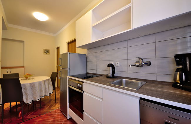 Apartamento de 1 quarto em Rab com piscina e terraço - Foto 8