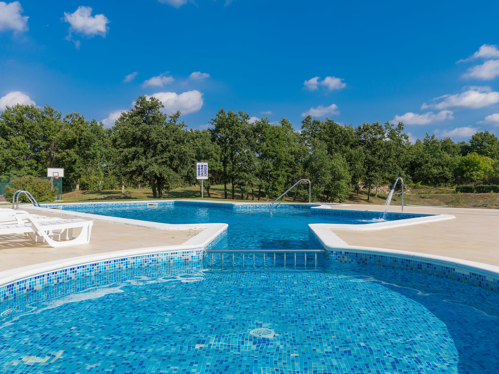 Foto 10 - Apartamento de 1 habitación en Žminj con piscina y vistas al mar