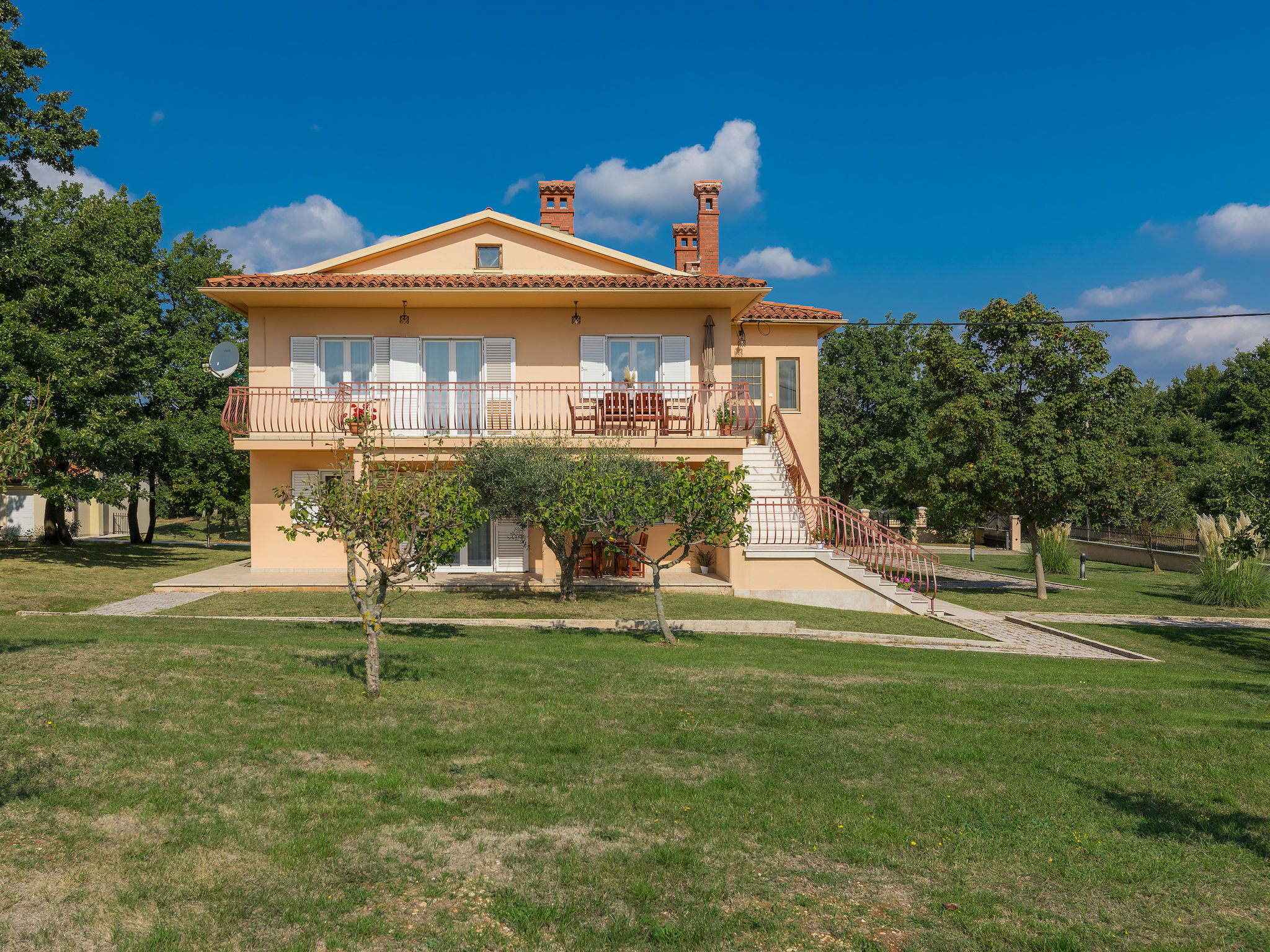 Foto 2 - Apartamento de 3 habitaciones en Žminj con piscina y vistas al mar