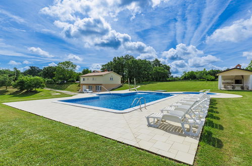 Foto 29 - Apartamento de 3 quartos em Žminj com piscina e jardim