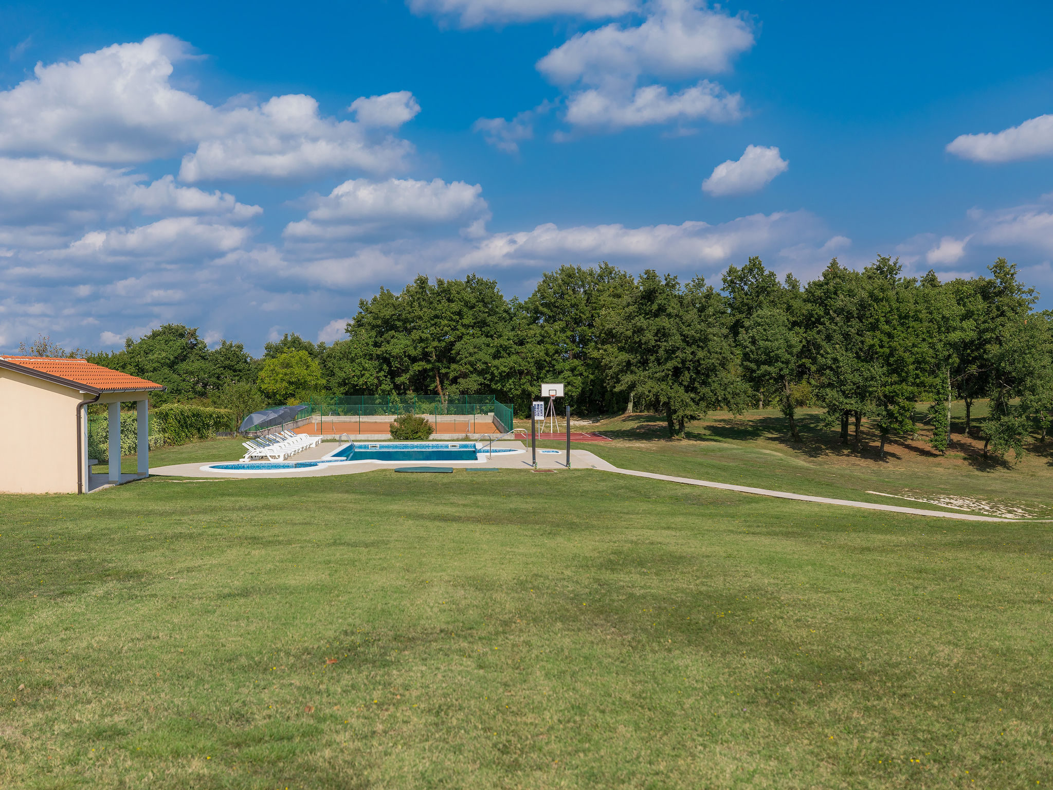 Foto 5 - Appartamento con 1 camera da letto a Žminj con piscina e vista mare