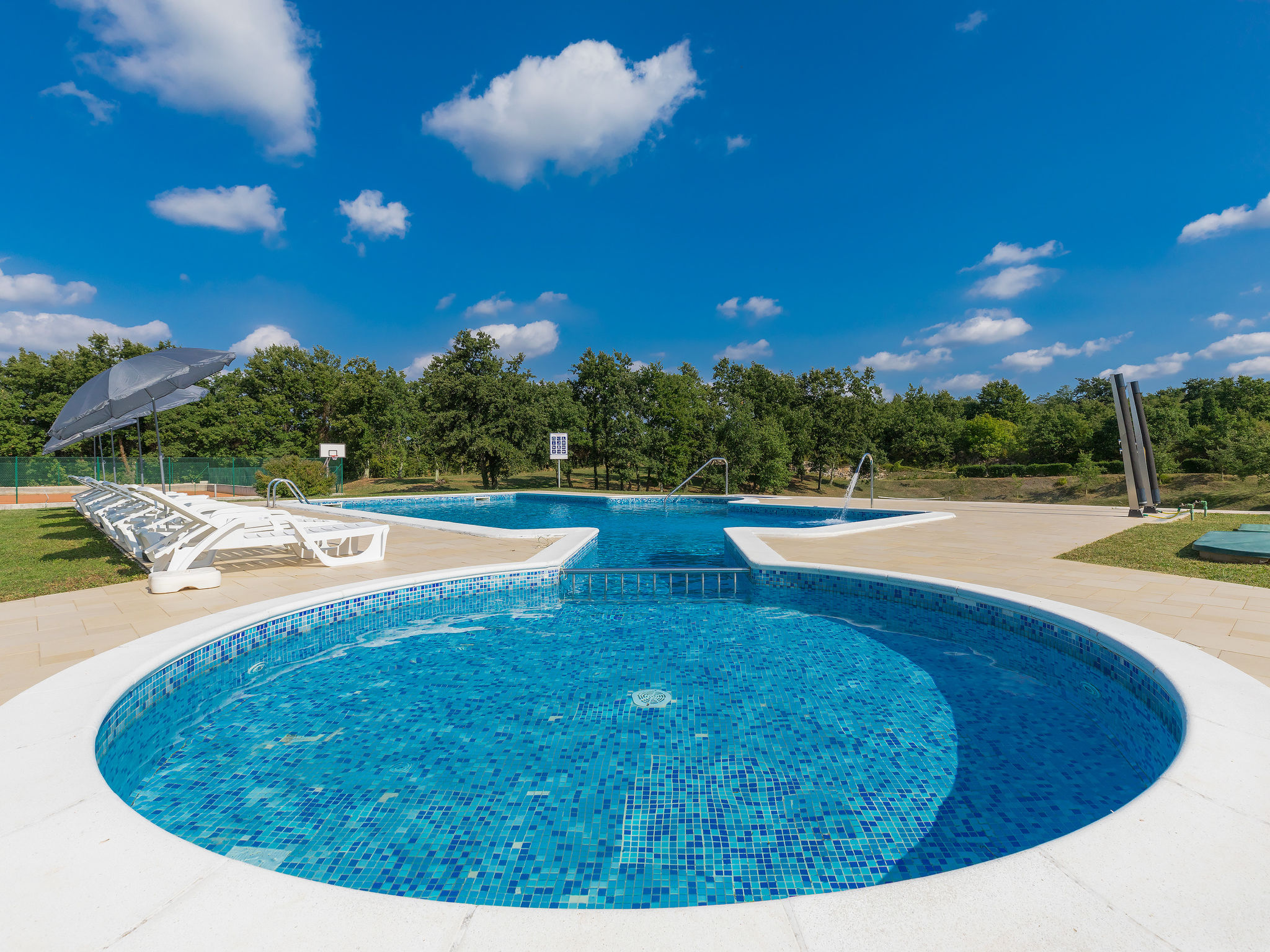 Foto 24 - Appartamento con 1 camera da letto a Žminj con piscina e vista mare